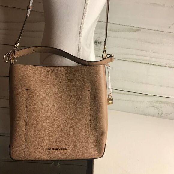 Michael Kors Hayes Bucket Shoulder NWT - Picture 7 of 8
